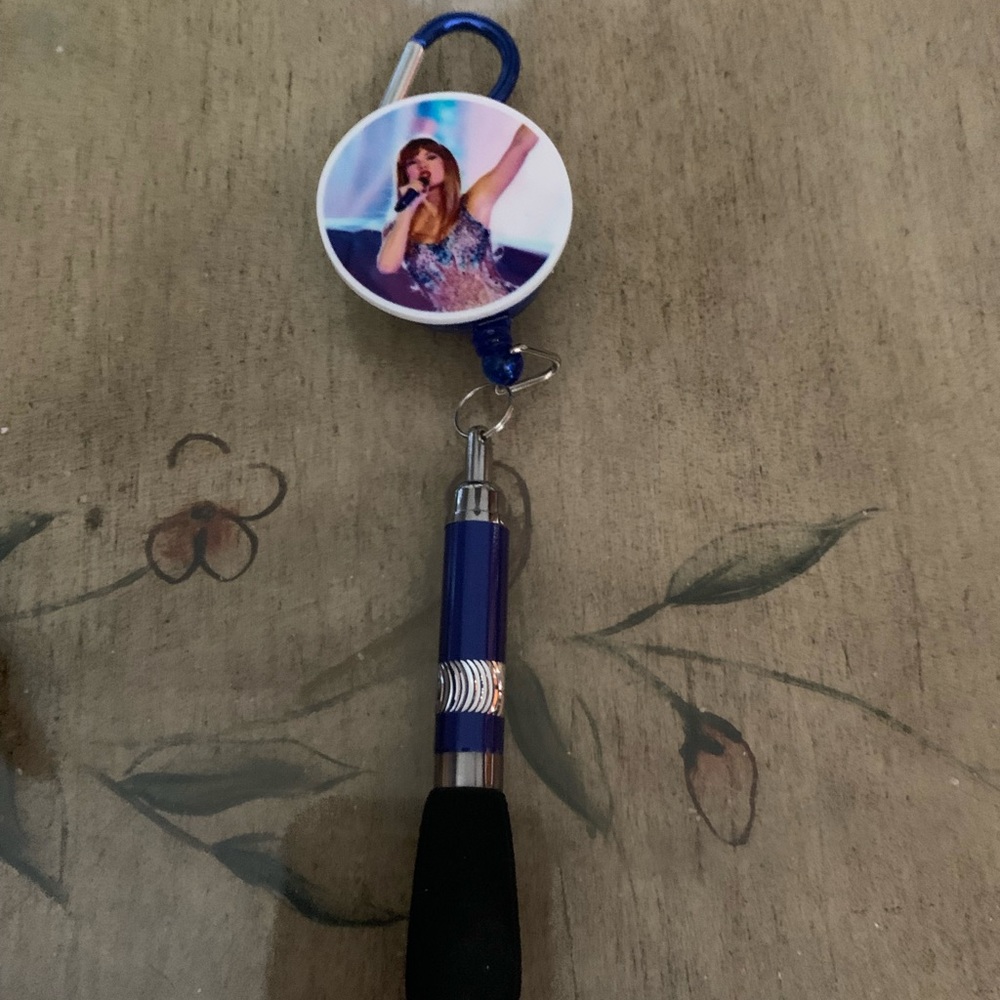 New handmade Taylor Swift pen and key ring or backpack clip.